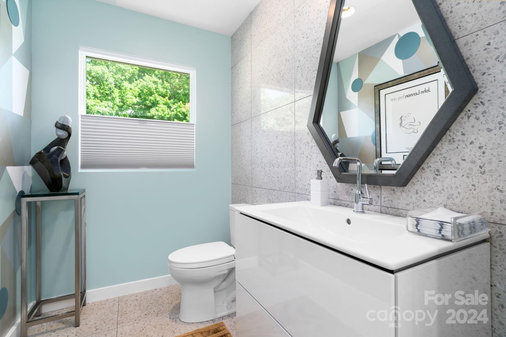 4142 Oldfield Road Charlotte, NC 28226 - Photo 23 of 48 a bathroom with a toilet sink and mirror