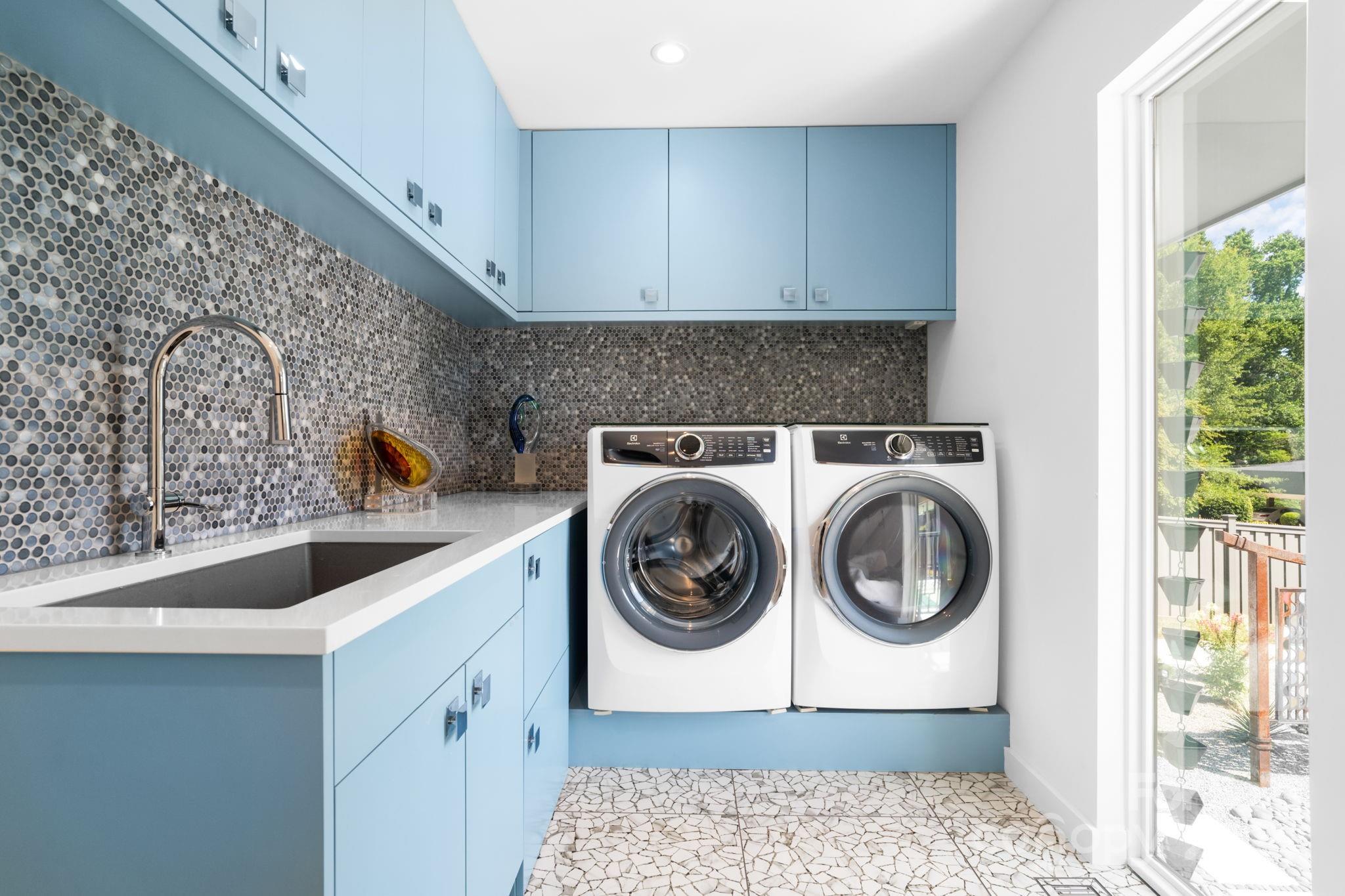 4142 Oldfield Road Charlotte, NC 28226 - Photo 24 of 48 a utility room with sink dryer and washer