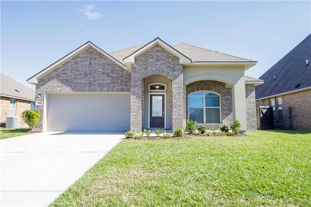 $259,900 | 253 East Lake Drive, Slidell, LA 70461