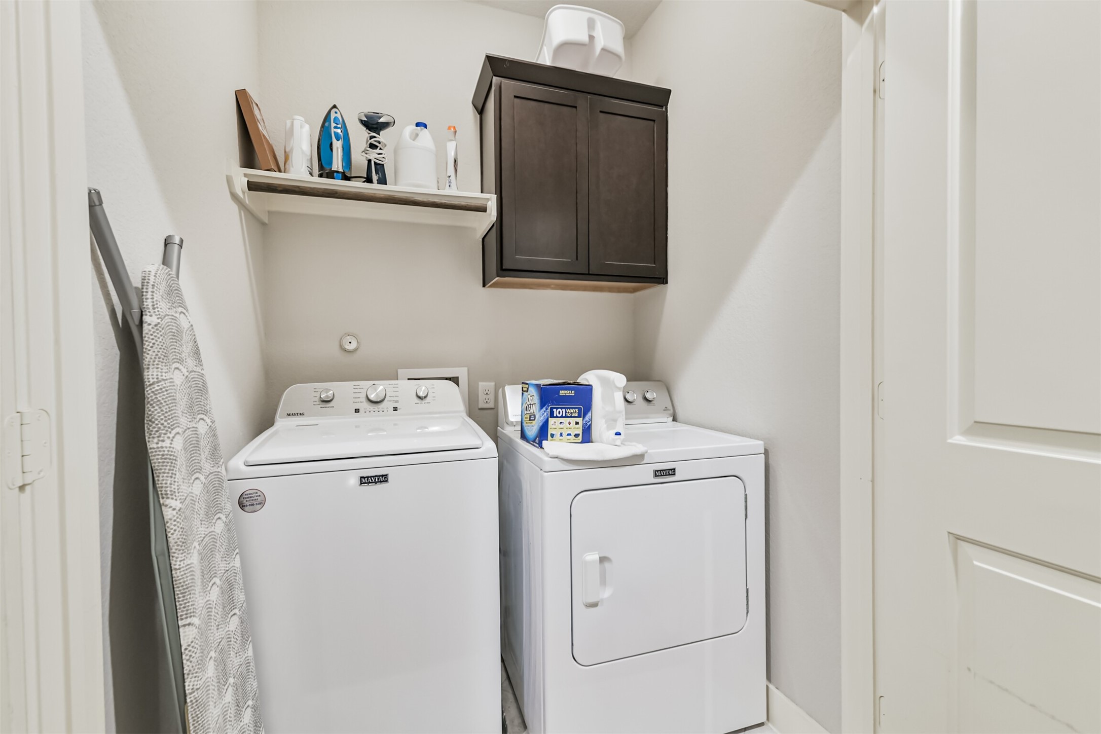 6623 Letein Street Houston, TX 77008 - Photo 33 of 37 The second walk in closet! Laundry room is on the third floor near the bedrooms for convenience. Washer and dryer can STAY!