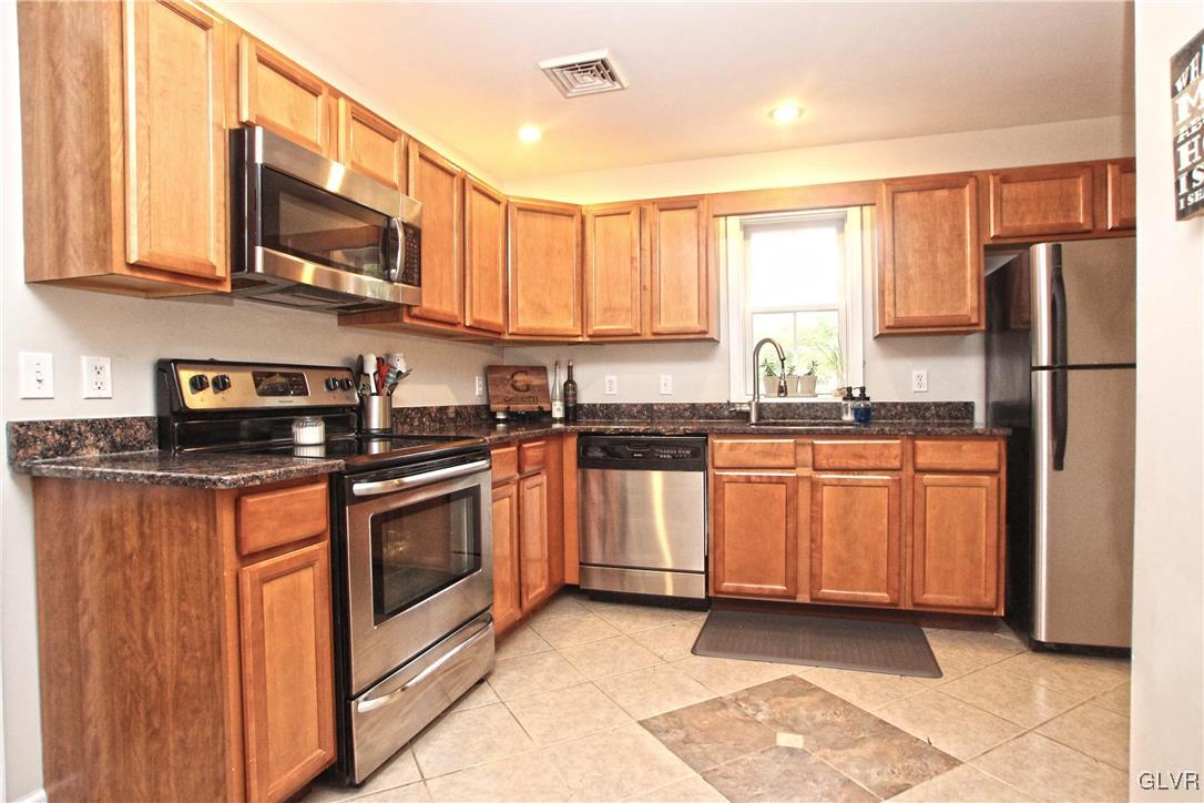508 Weir Mountain Road Gilbert, PA 18331 - Photo 14 of 37 a kitchen with stainless steel appliances granite countertop a stove a sink and a refrigerator