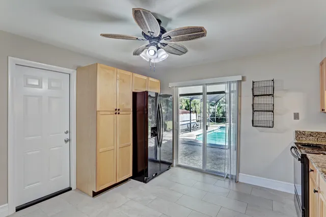 a view of a livingroom with a ceiling fan