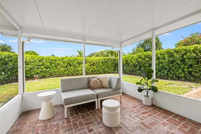 $565,000 | 2015 North 37th Avenue, Hollywood, FL 33021