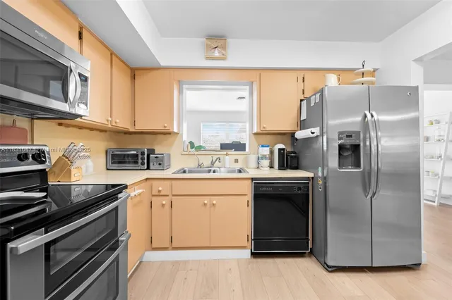 $565,000 | 2015 North 37th Avenue, Hollywood, FL 33021