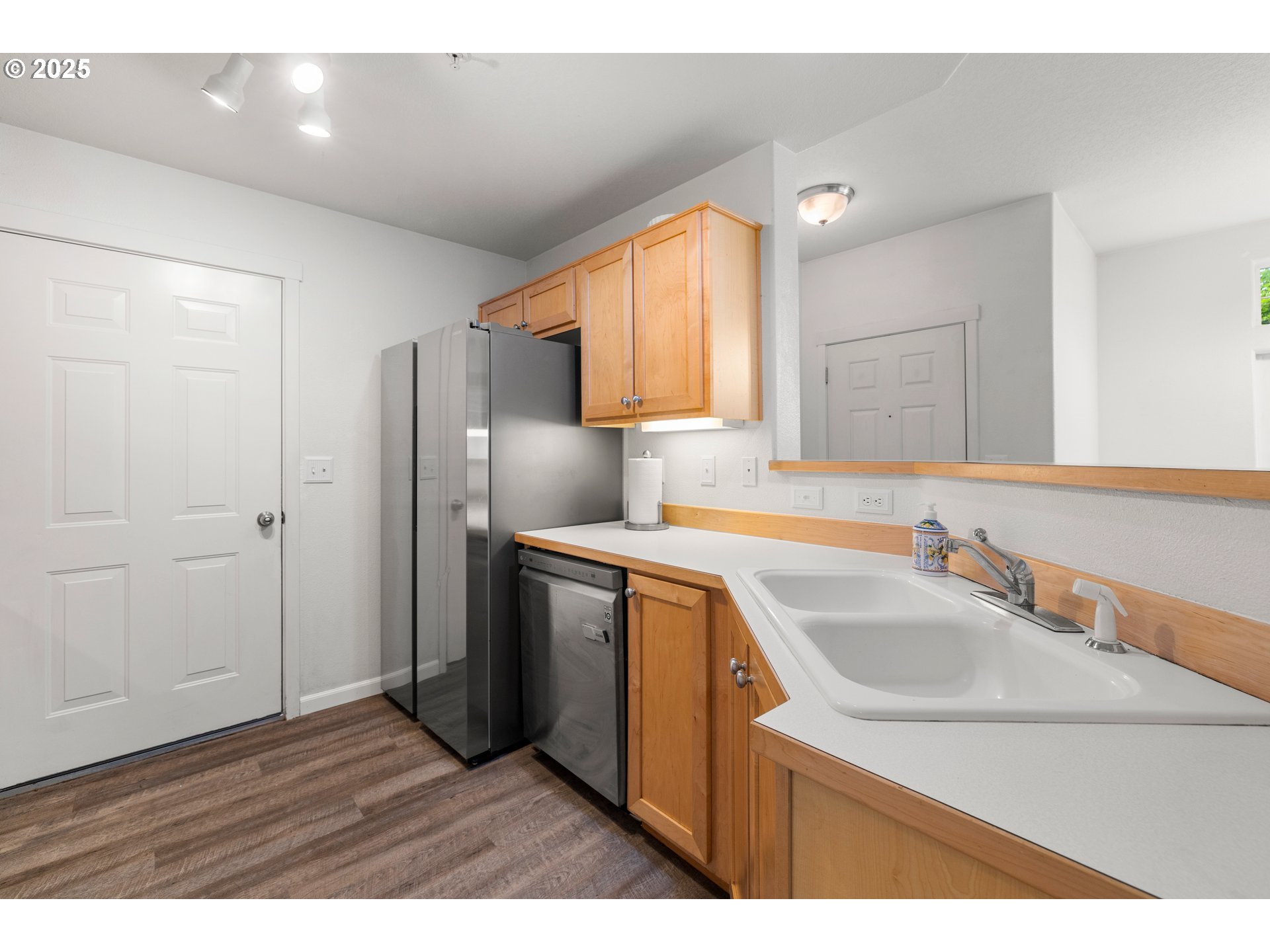 14575 Southwest Magpie Lane, Unit 101 Beaverton, OR 97007 - Photo 11 of 39