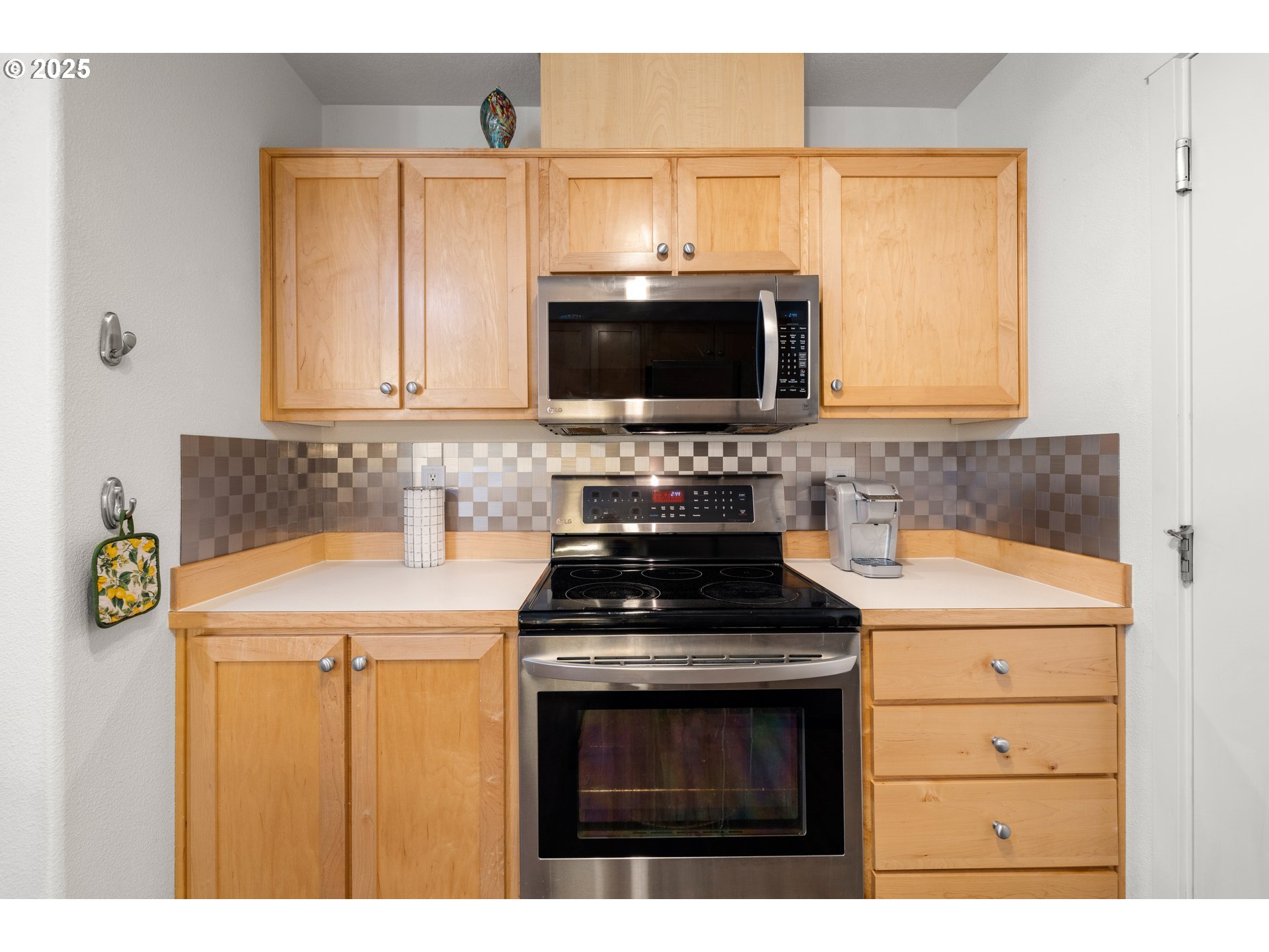 14575 Southwest Magpie Lane, Unit 101 Beaverton, OR 97007 - Photo 13 of 39