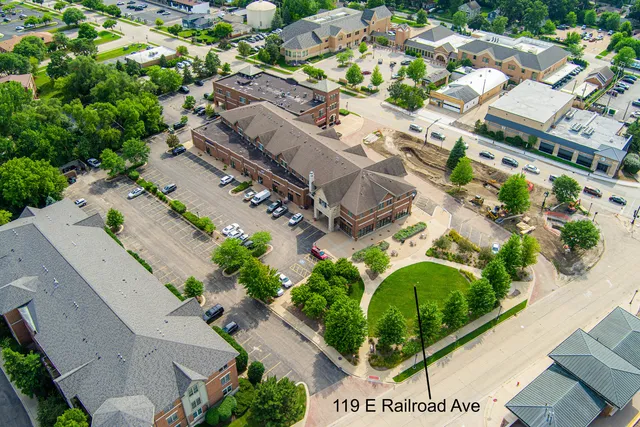 $550,000 | 119 East Railroad Avenue, Bartlett, IL 60103