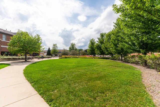 $550,000 | 119 East Railroad Avenue, Bartlett, IL 60103