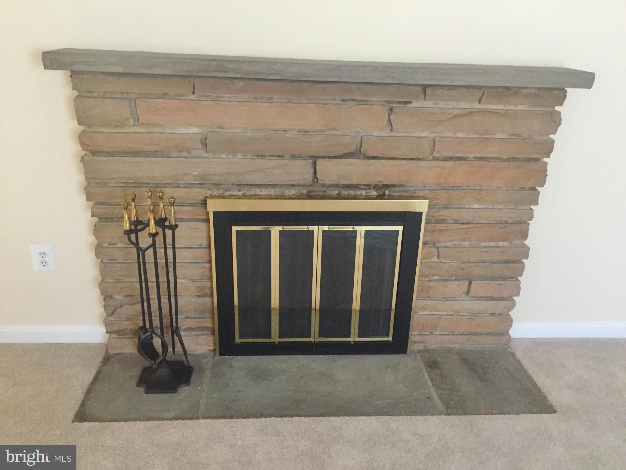 1107 Mapleton Street Woodbridge, VA 22191 - Photo 11 of 30 Living Room
