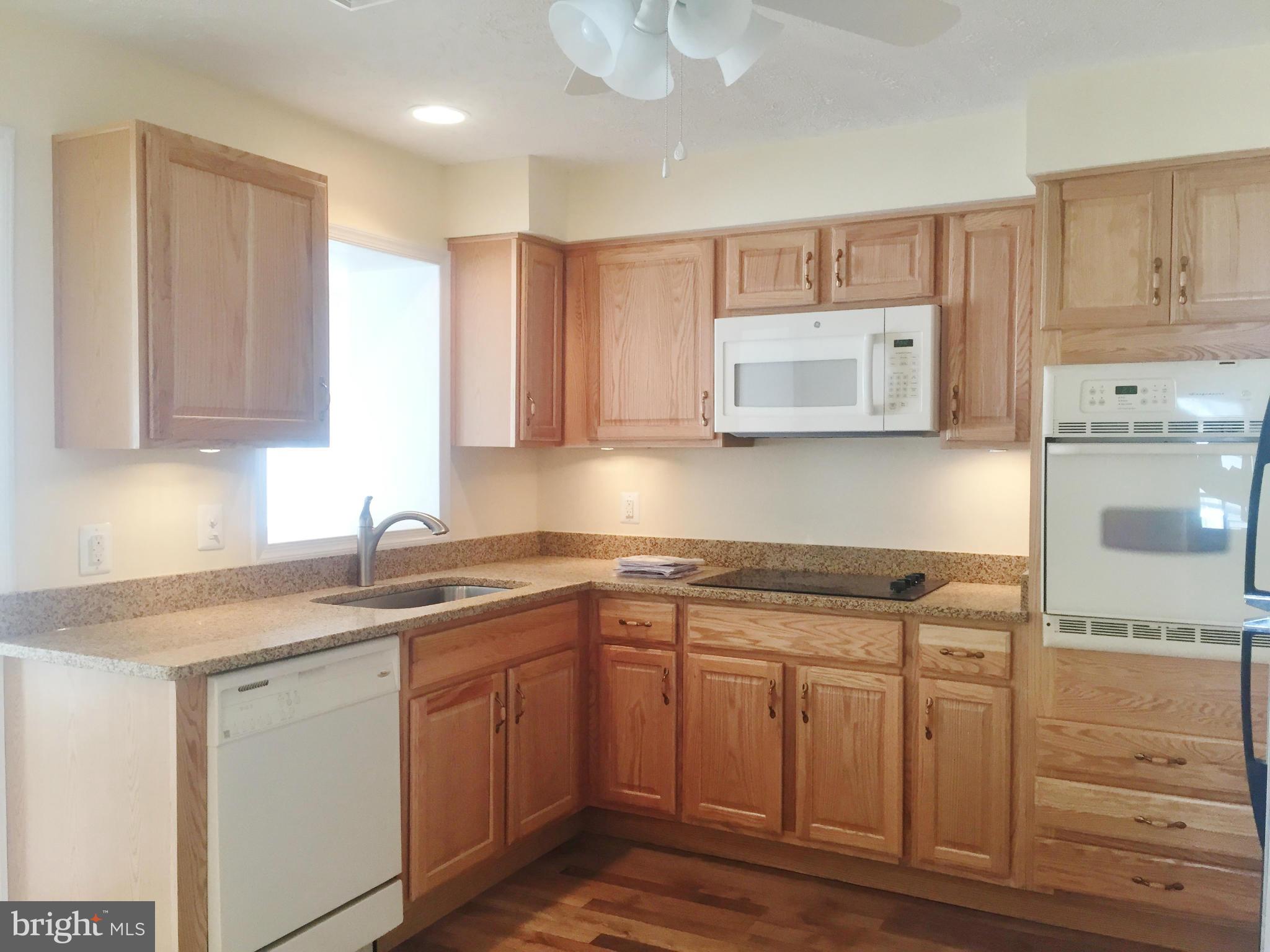 1107 Mapleton Street Woodbridge, VA 22191 - Photo 14 of 30 Kitchen