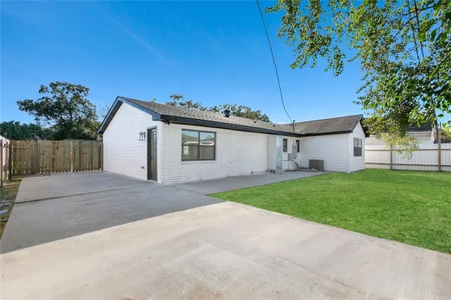 $229,900 | 2824 Virginia Lee Drive, Marrero, LA 70072
