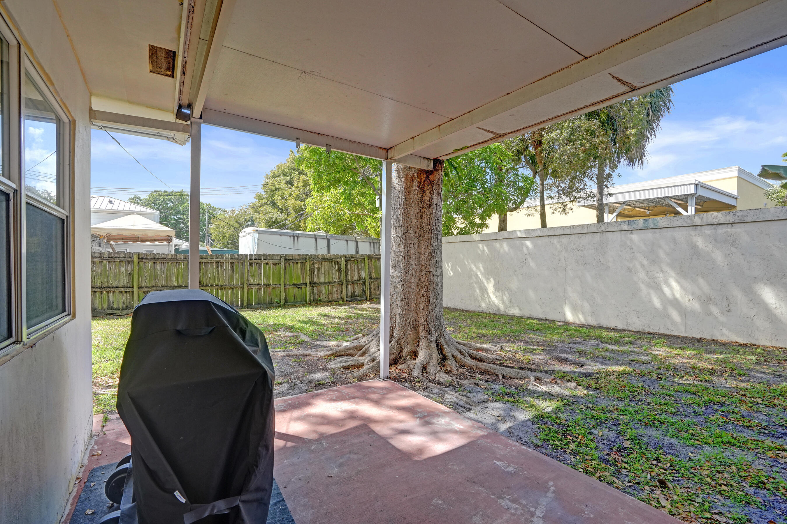 2461 Northeast 20th Avenue Lighthouse Point, FL 33064 - Photo 20 of 55 DSC04353