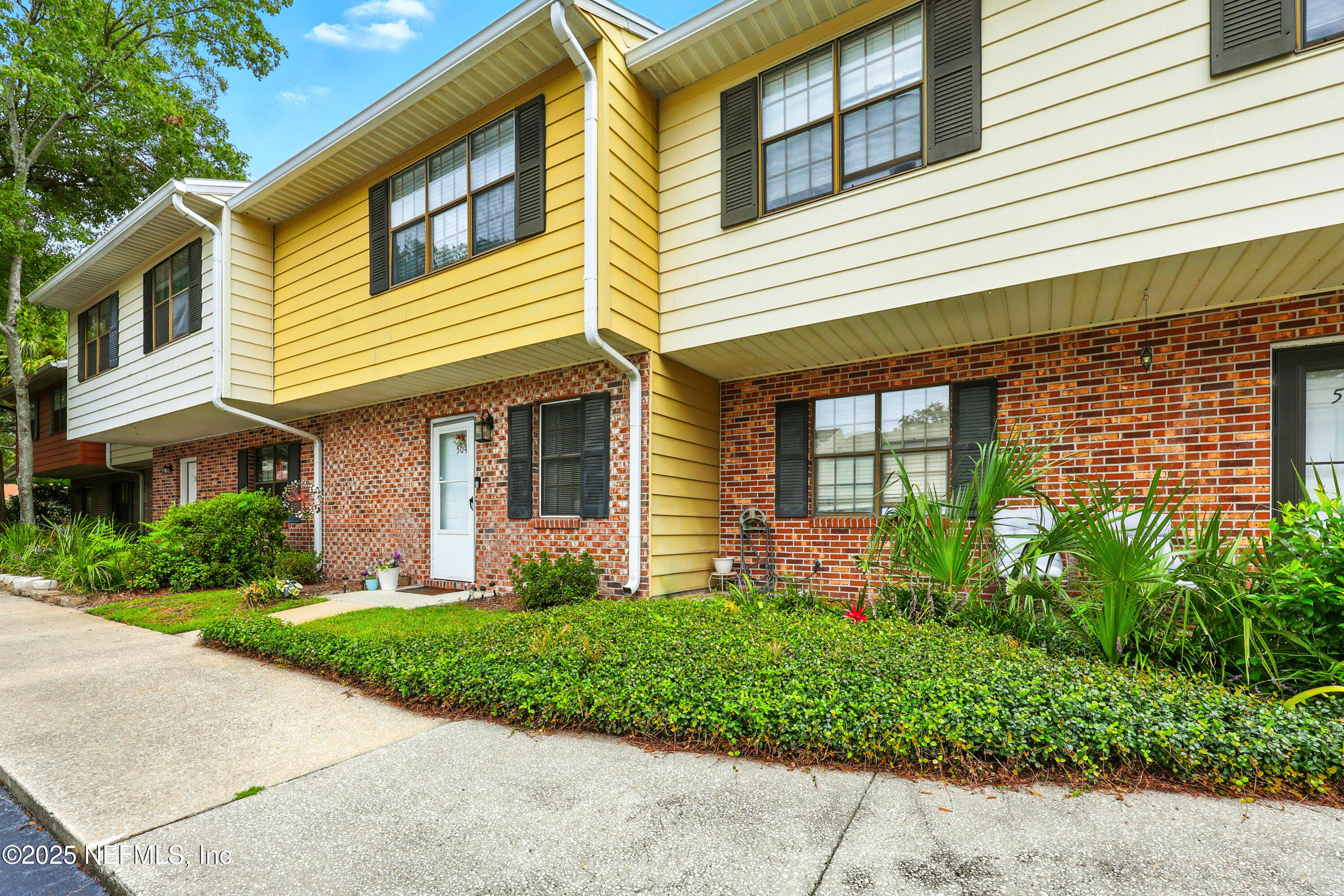 504 Kettering Way Orange Park, FL 32073 - Photo 27 of 27 a front view of a house with garden