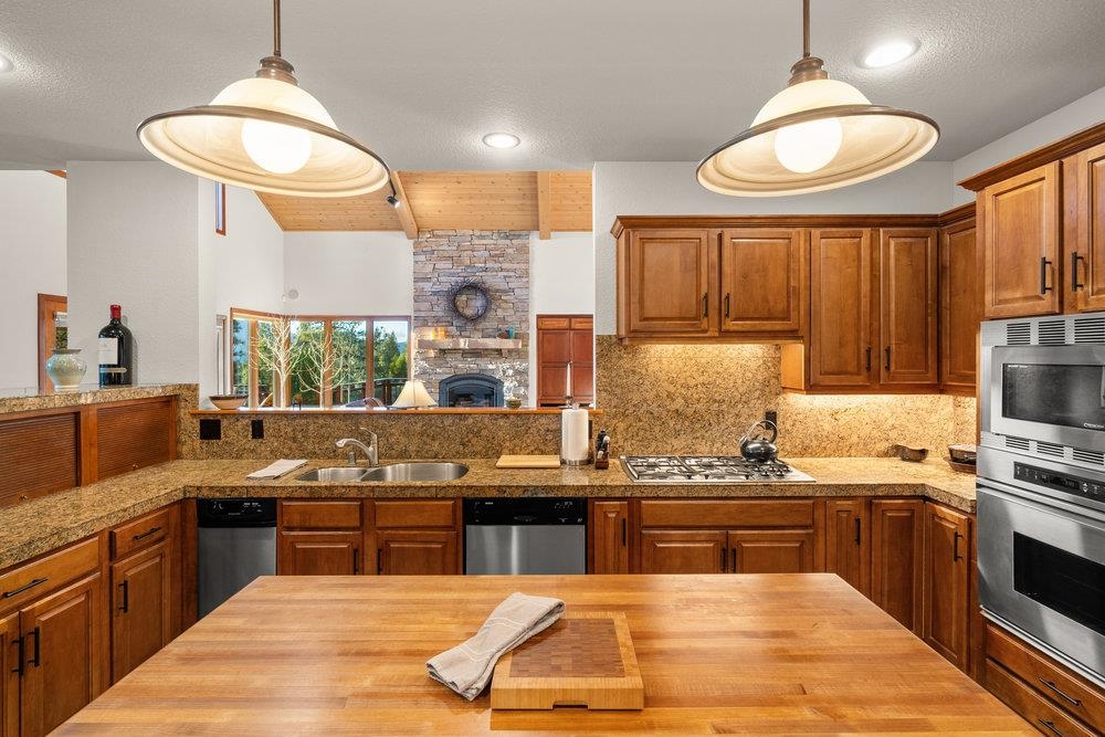 238 Clouds Rest Portola, CA 96122 - Photo 6 of 28