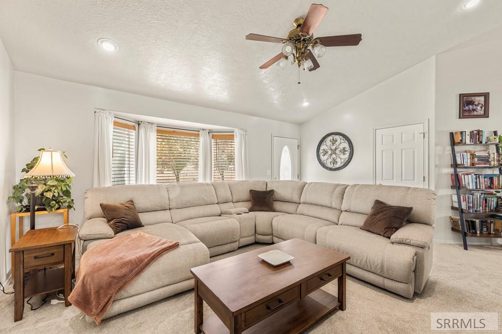 3443 East County Line Road Idaho Falls, ID 83401 - Photo 8 of 43 Living Room