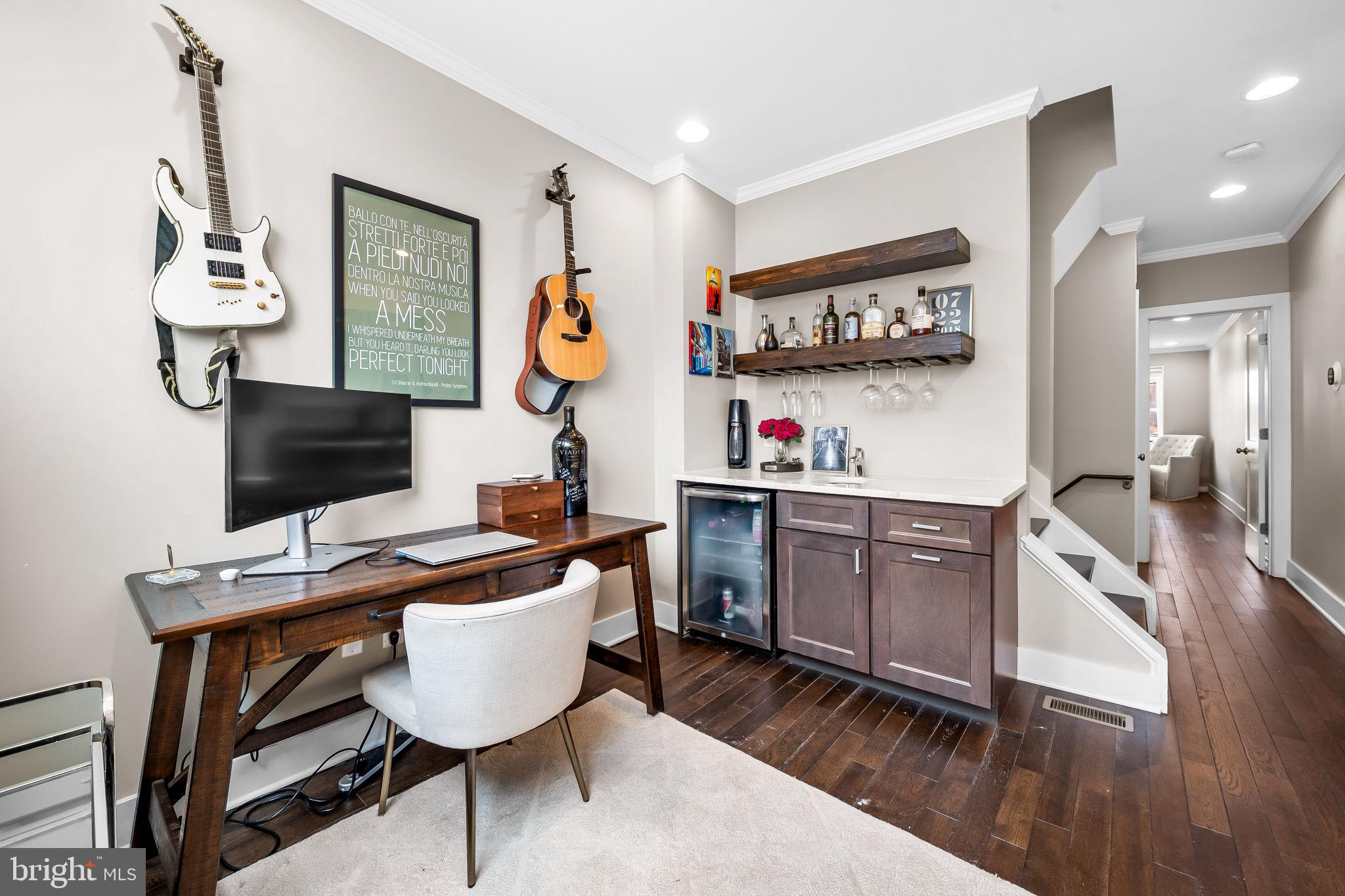 1304 Andre Street Baltimore, MD 21230 - Photo 22 of 40 Third Floor Office with Wet Bar