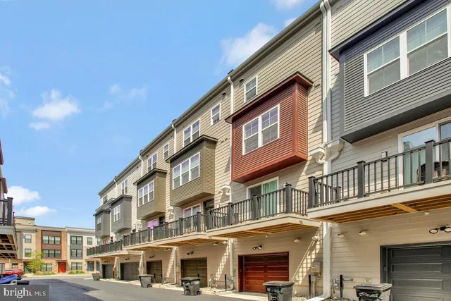 $779,900 | 7367 Blade Dr Falls, Falls Church, VA 22042