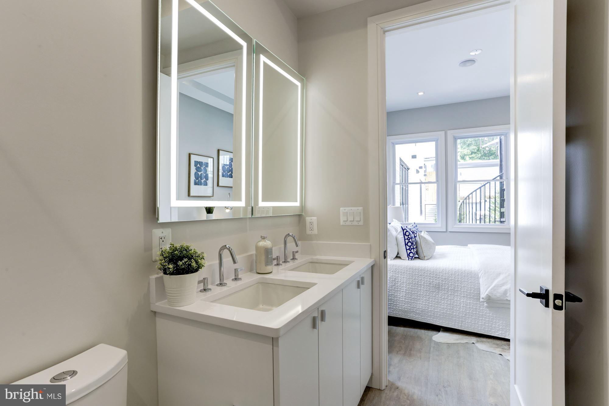 725 Euclid Street Northwest, Unit 2 Washington, DC 20001 - Photo 20 of 27 Bath (Master)