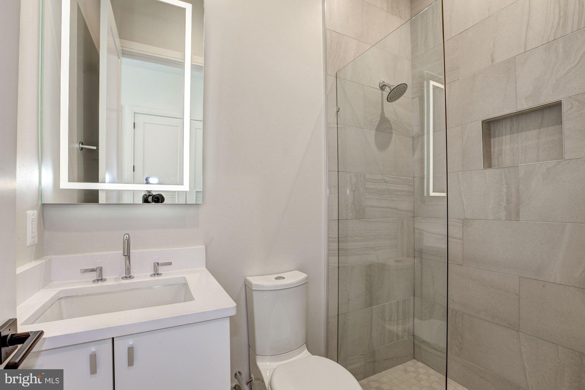 725 Euclid Street Northwest, Unit 2 Washington, DC 20001 - Photo 5 of 27 Bath