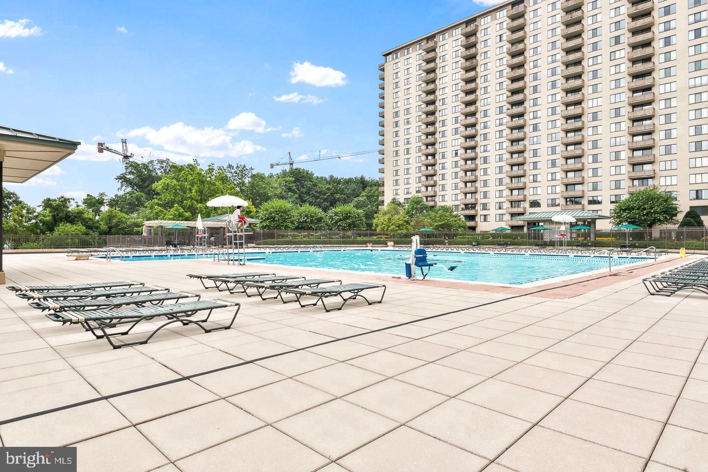 5225 Pooks Hill Road, Unit 1512N Bethesda, MD 20814 - Photo 15 of 26 a view of a terrace with sitting space