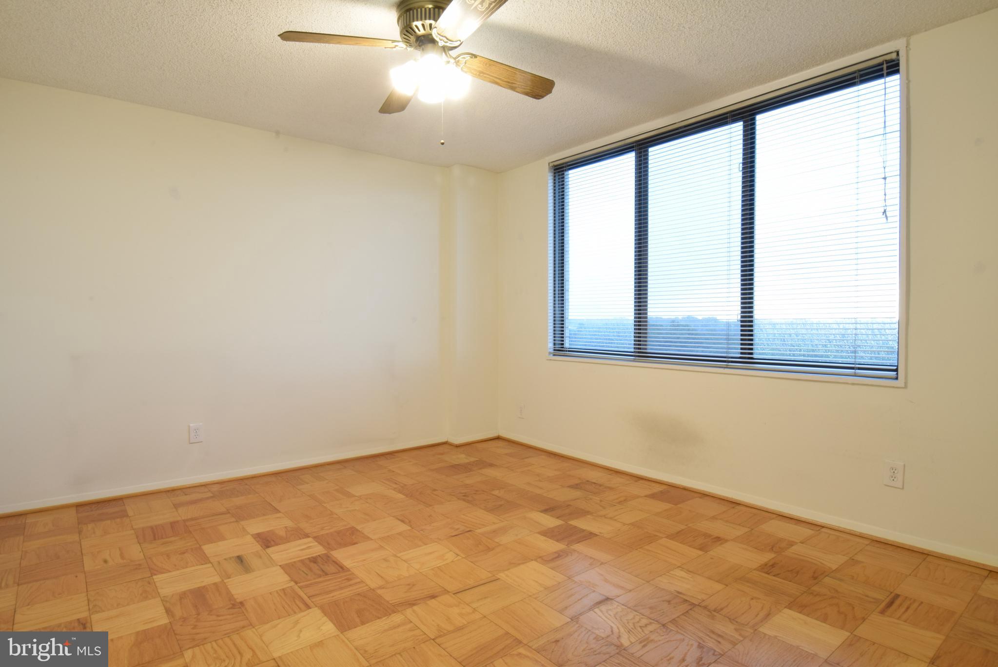 5225 Pooks Hill Road, Unit 1512N Bethesda, MD 20814 - Photo 8 of 26 an empty room with a window