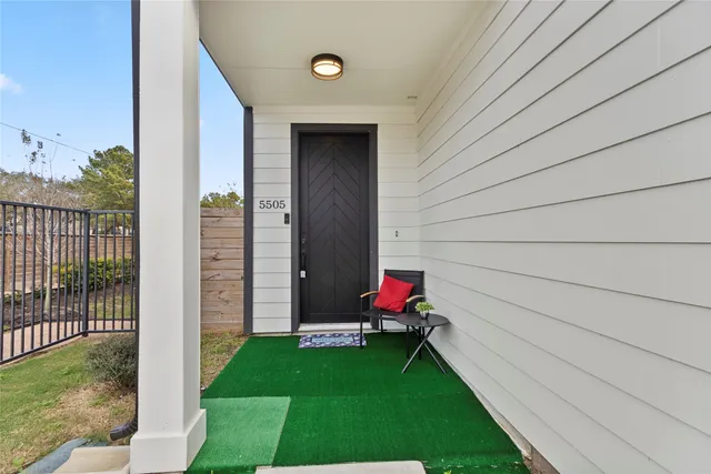 a view of a backyard with hardwood floor and closet