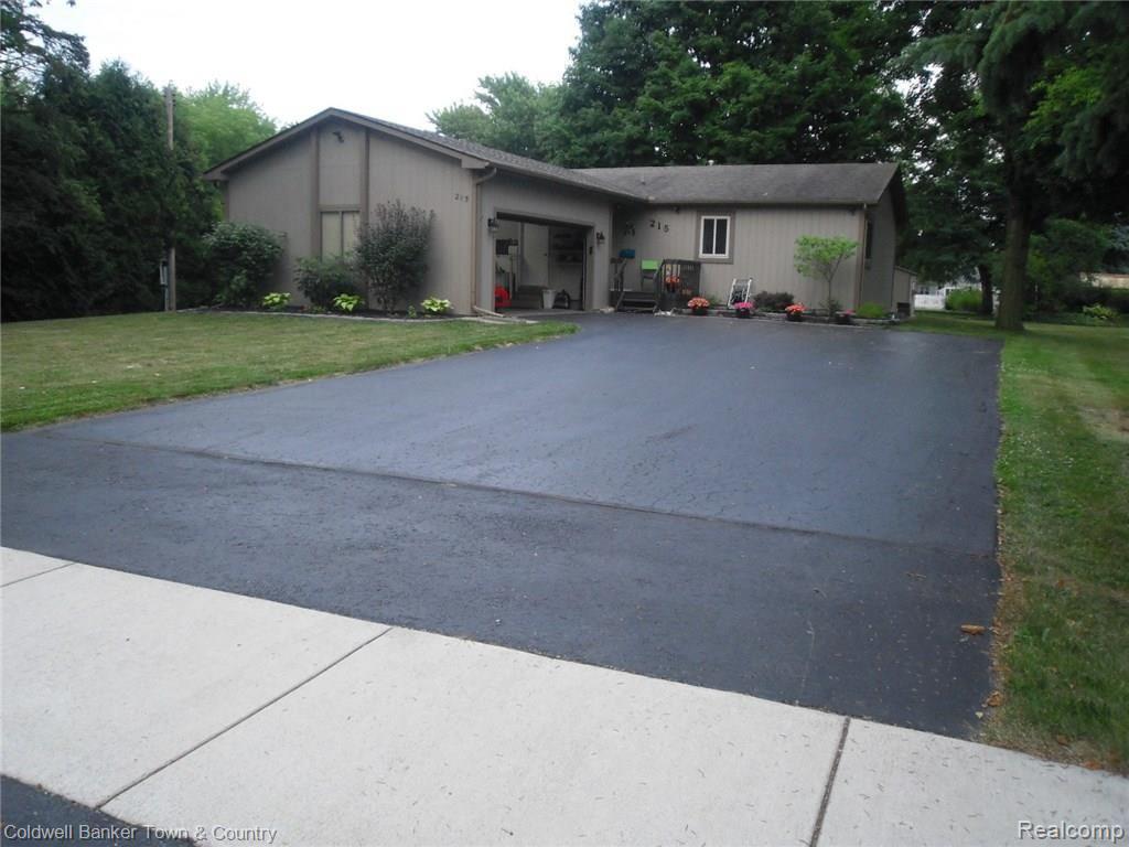 215 Prospect Street Howell, MI 48843 - Photo 5 of 54 prospectdriveway.JPG