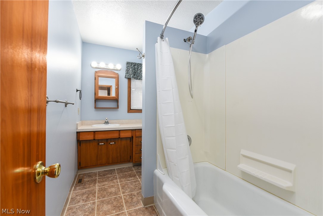 5950 Oak Point Road Lorain, OH 44053 - Photo 21 of 35 Gallery Image 21