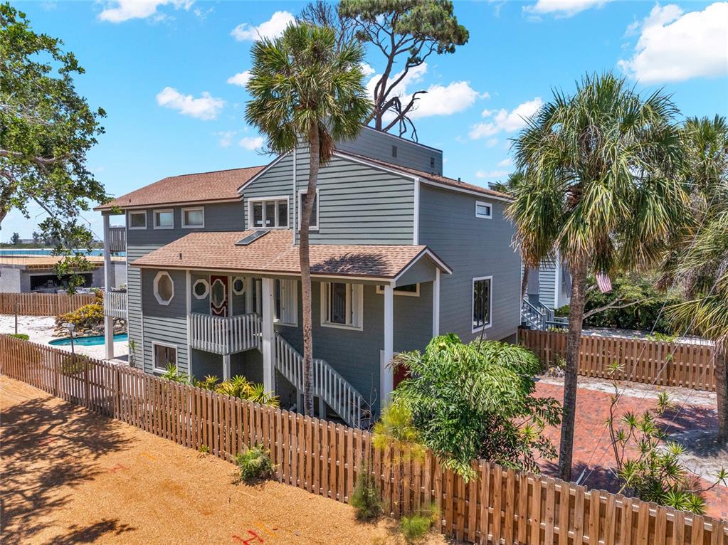 4051 North Shell Road Siesta Key, FL 34242 - Photo 3 of 63