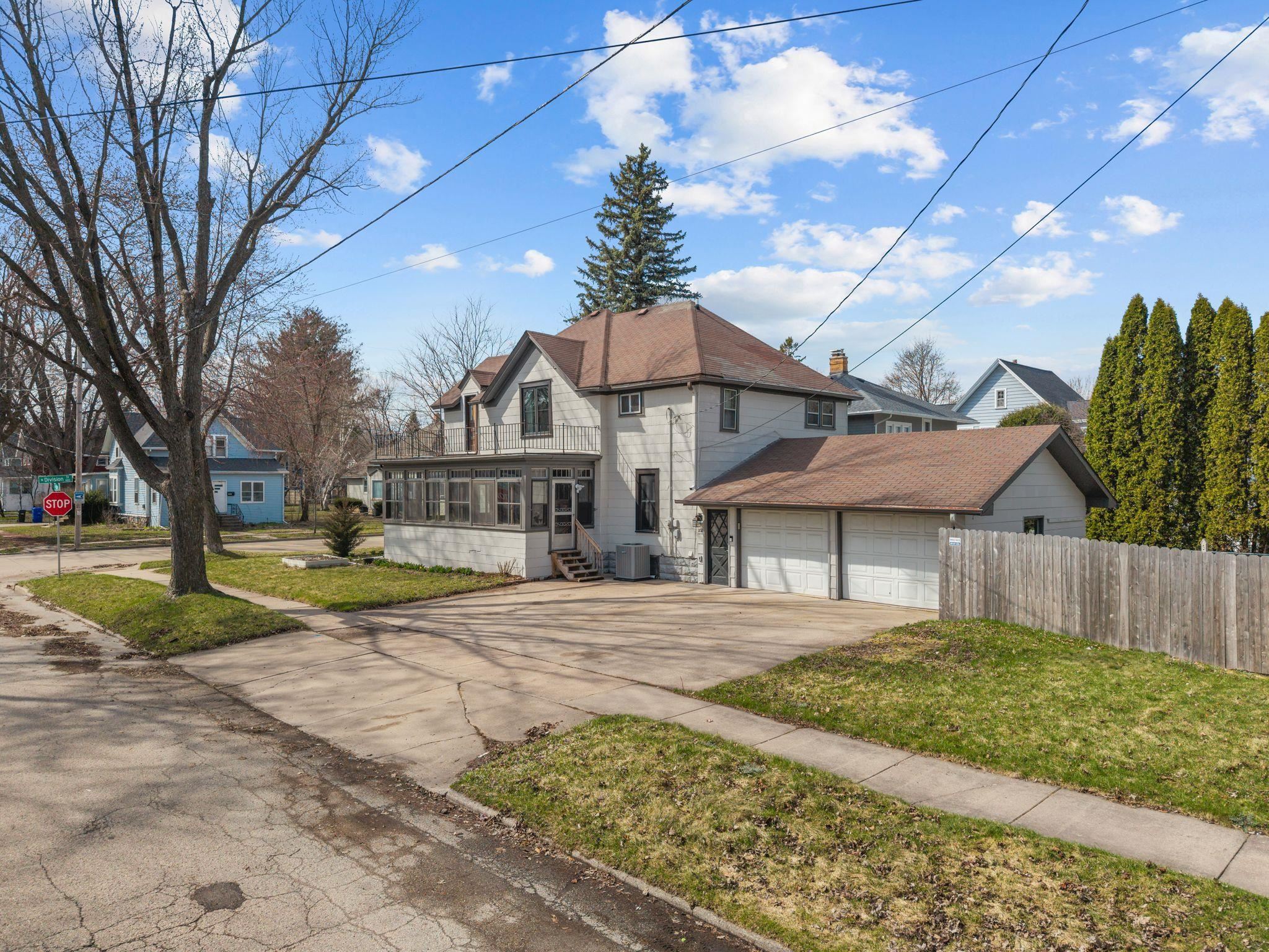 1102 North Division Street Appleton, WI 54911 - Photo 2 of 45