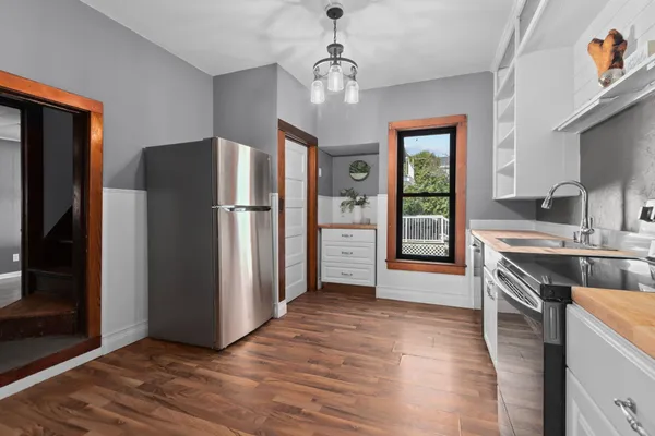 $285,000 | 1102 North Division Street, Appleton, WI 54911