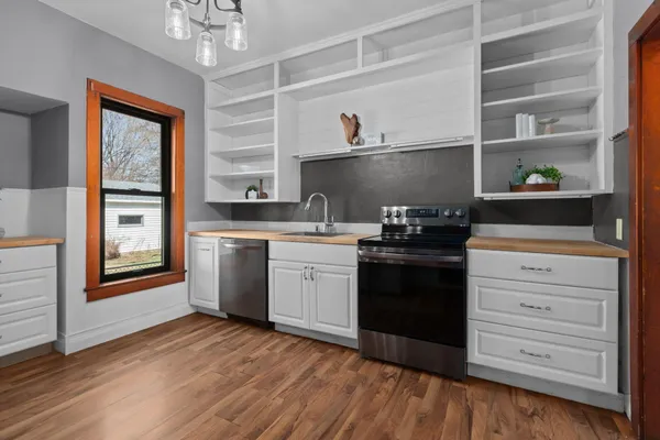 $285,000 | 1102 North Division Street, Appleton, WI 54911