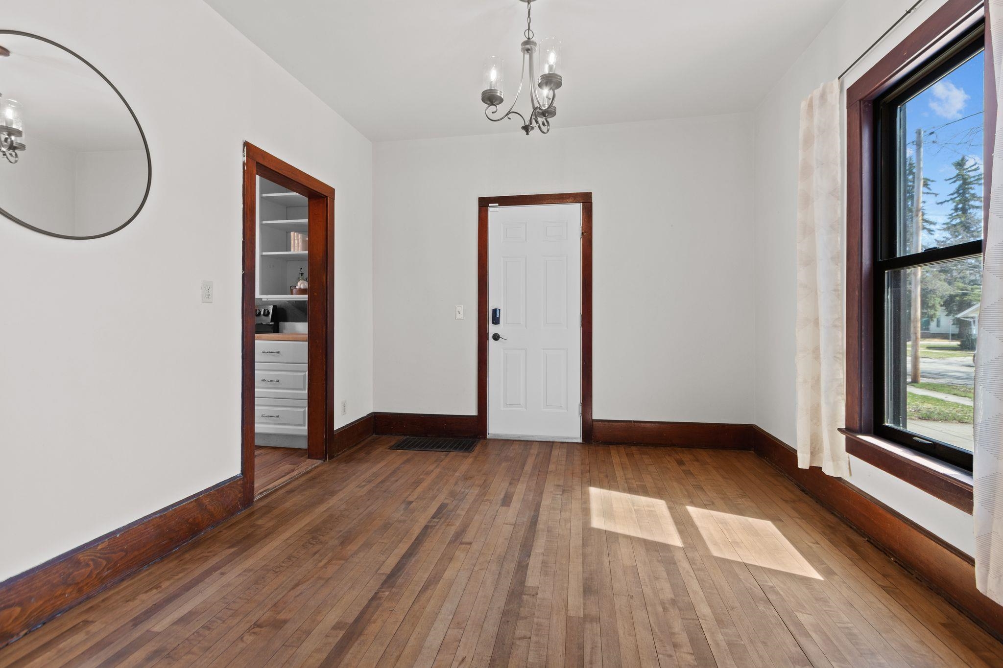 1102 North Division Street Appleton, WI 54911 - Photo 8 of 45