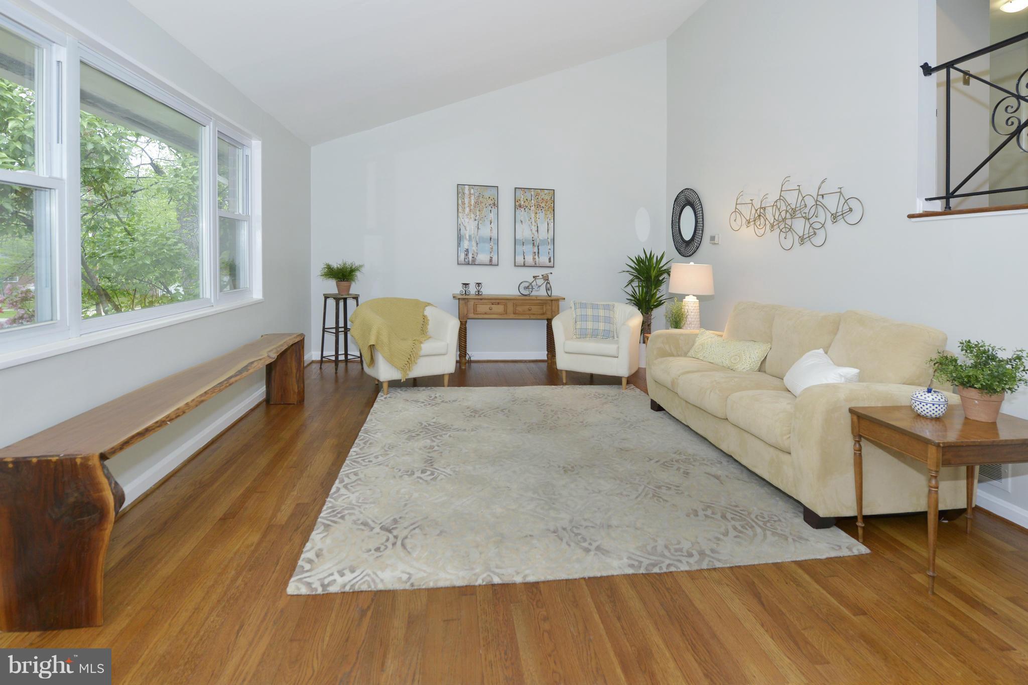 3600 Kenway Street Silver Spring, MD 20906 - Photo 2 of 25 Living Room