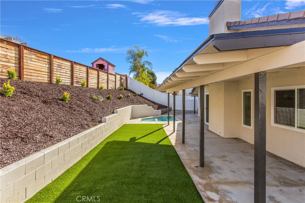 304 North Dearborn Street Redlands, CA 92374 - Photo 27 of 39 a view of a backyard with plants