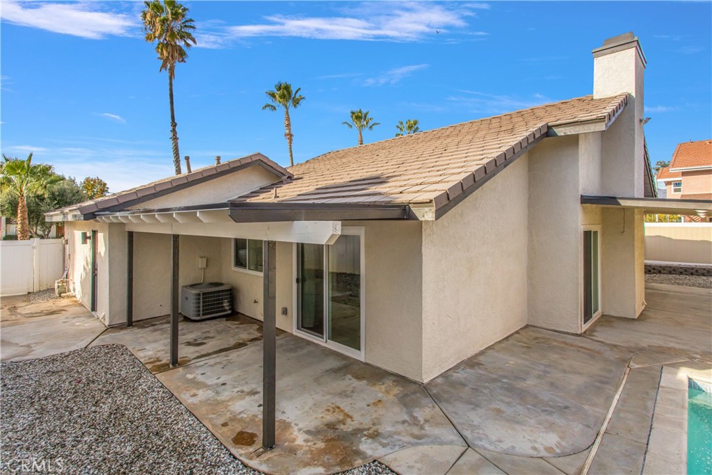 304 North Dearborn Street Redlands, CA 92374 - Photo 32 of 39 a patio with table and chairs and potted plants