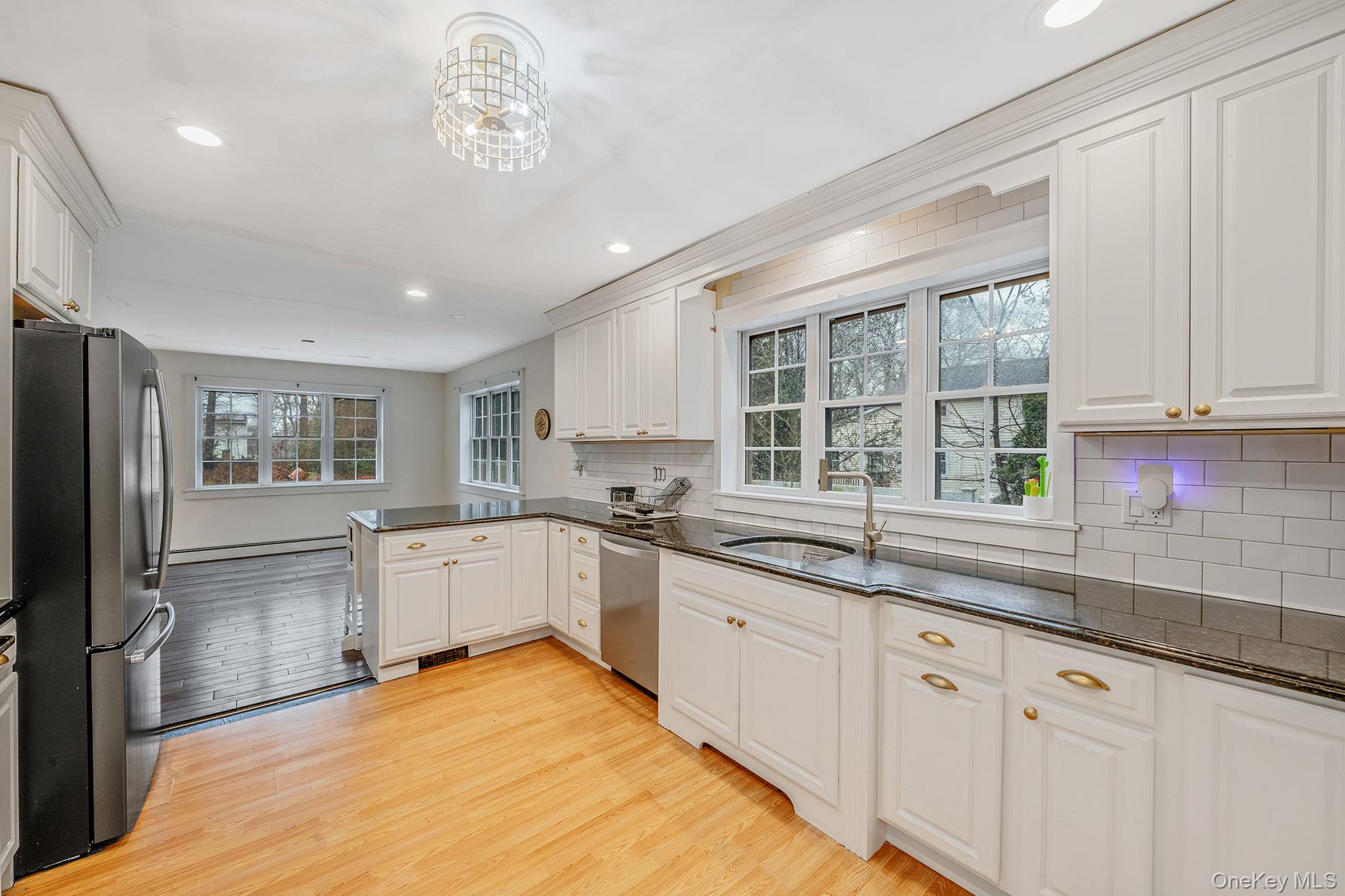 273 North Country Road Miller Place, NY 11764 - Photo 16 of 31