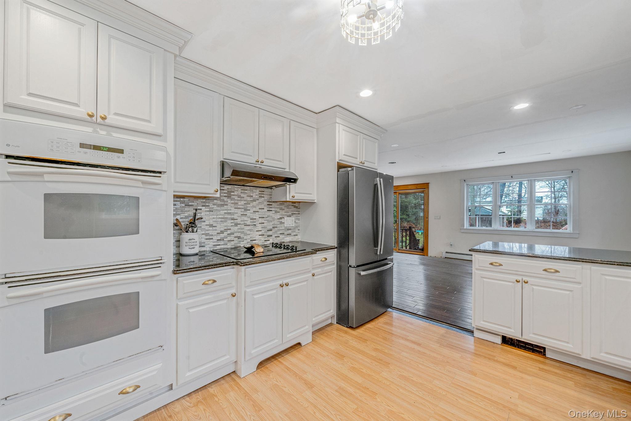 273 North Country Road Miller Place, NY 11764 - Photo 17 of 31