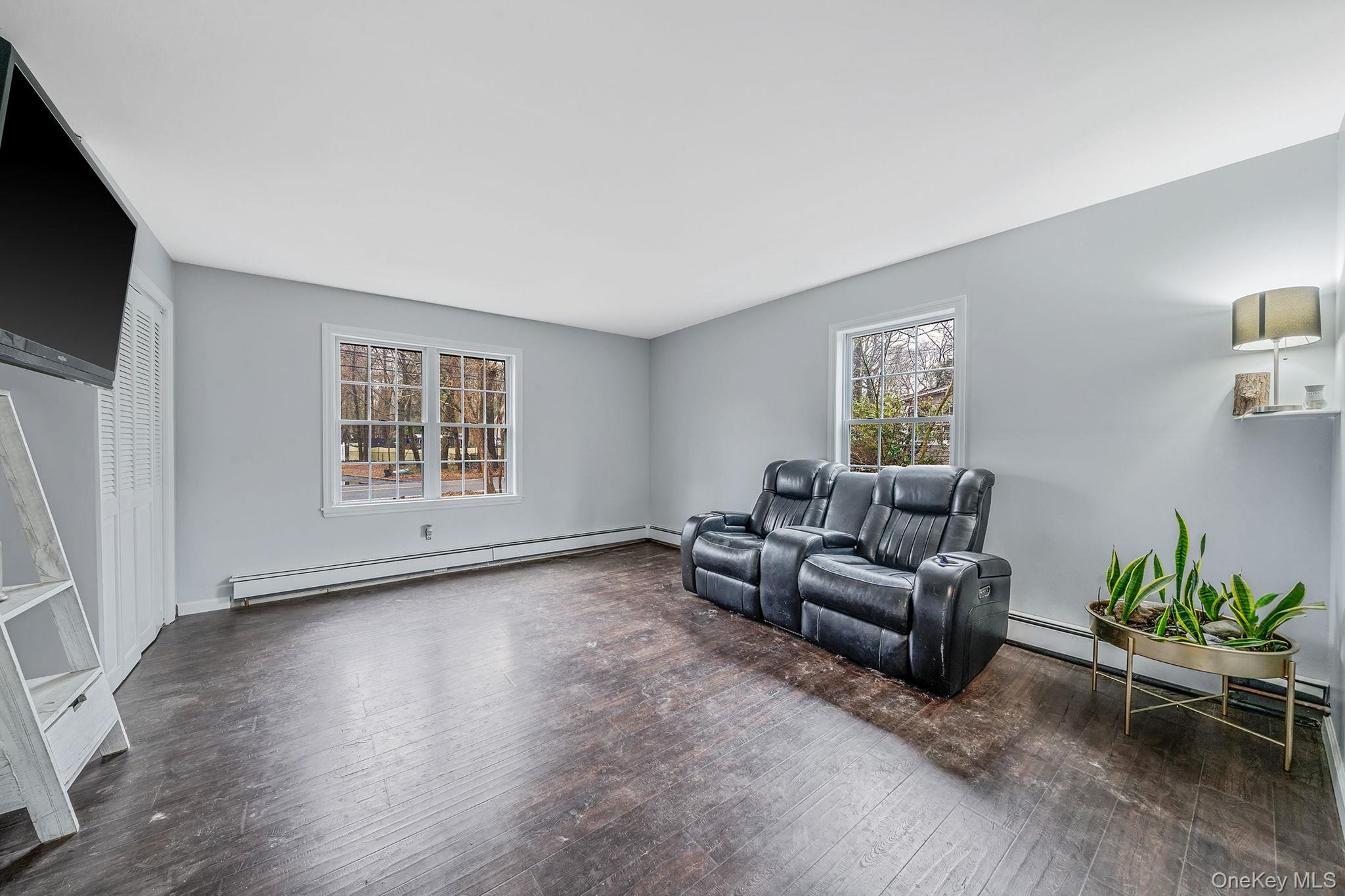 273 North Country Road Miller Place, NY 11764 - Photo 18 of 31