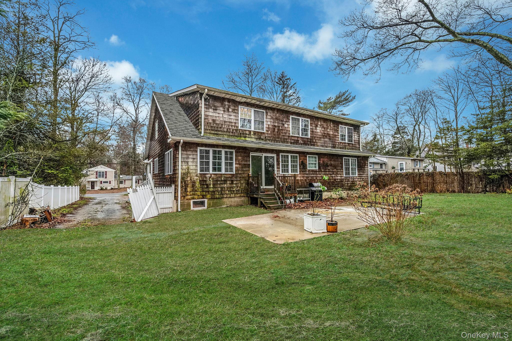 273 North Country Road Miller Place, NY 11764 - Photo 5 of 31