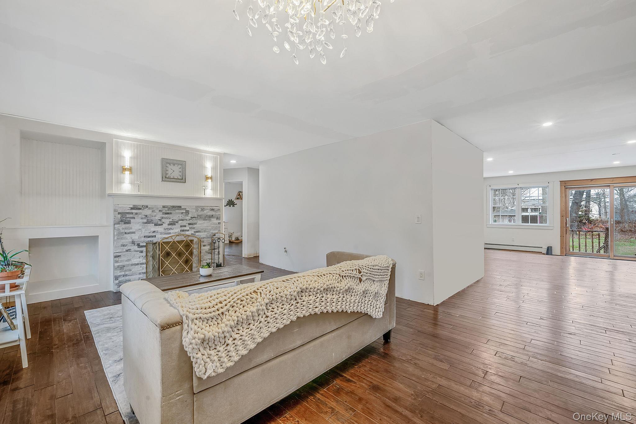 273 North Country Road Miller Place, NY 11764 - Photo 10 of 31