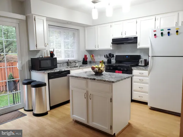 $2,600 | 14721 Basingstoke Loop, Centreville, VA 20120