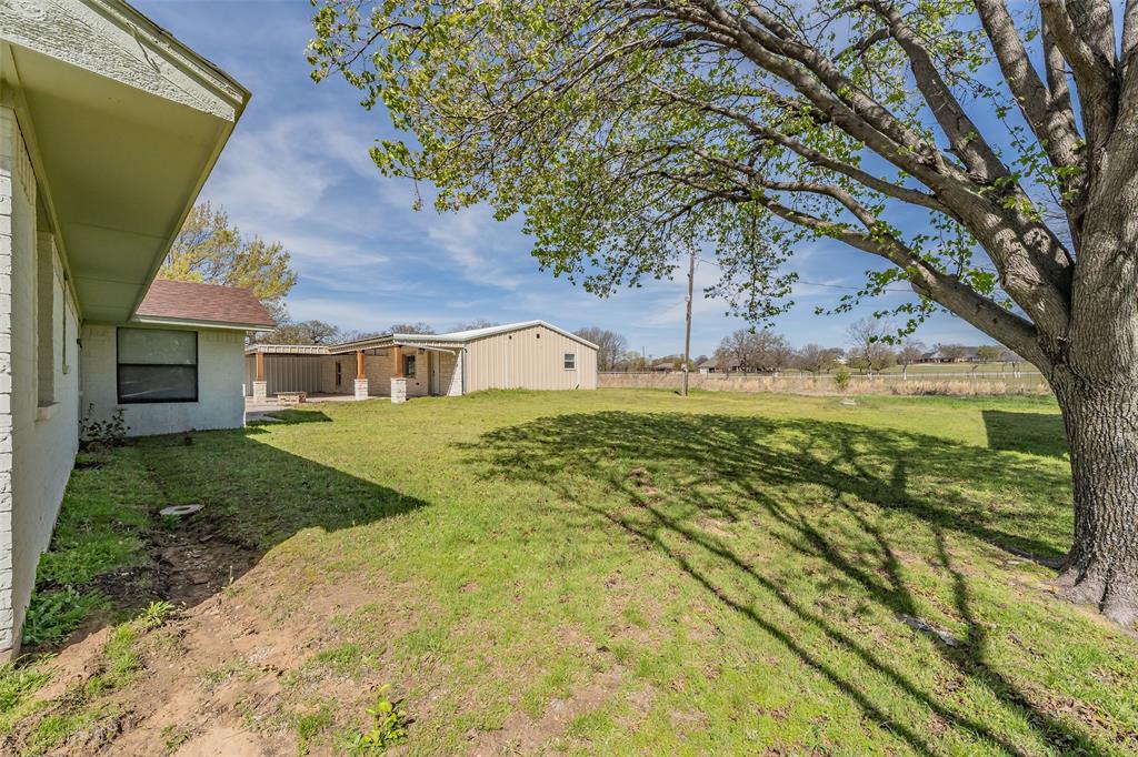 337 Travis Road Decatur, TX 76234 - Photo 4 of 32