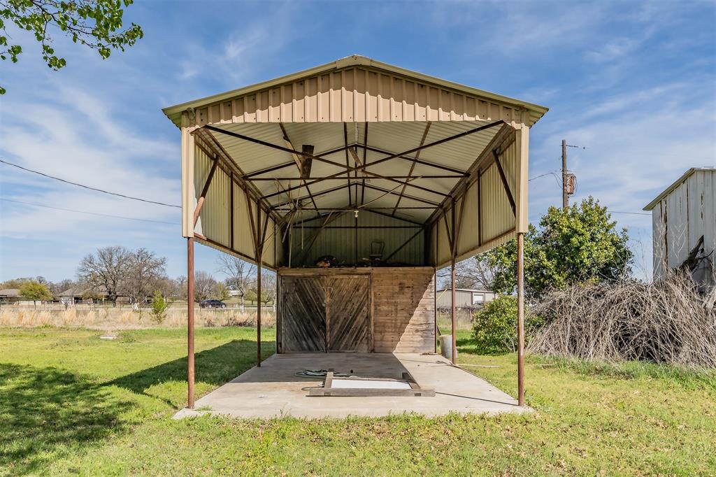 337 Travis Road Decatur, TX 76234 - Photo 5 of 32