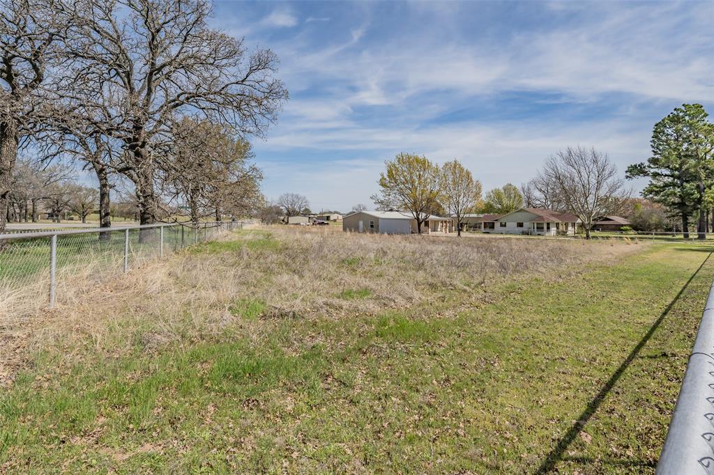 337 Travis Road Decatur, TX 76234 - Photo 8 of 32