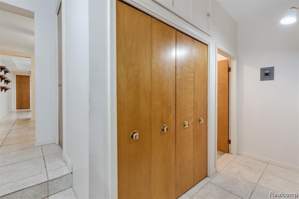 22104 Gill Road Farmington Hills, MI 48335 - Photo 26 of 39
