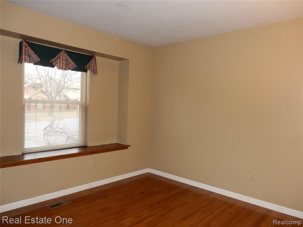 884 Ten Point Drive Rochester, MI 48309 - Photo 12 of 71 ALibrary (Large).jpg