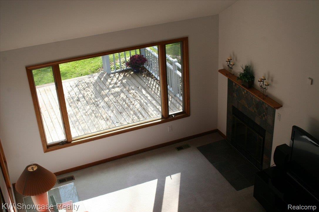 1133 Pine Ridge Road Milford, MI 48380 - Photo 12 of 18 Vaulted great rm