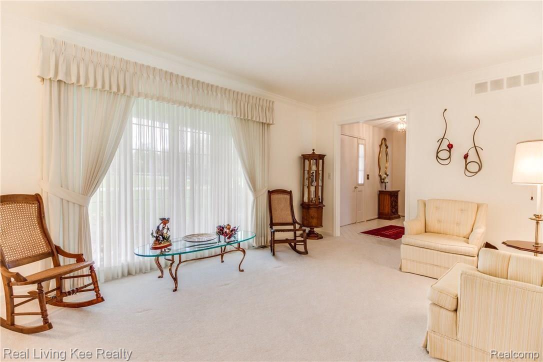 5101 Glengate Road Rochester, MI 48306 - Photo 9 of 59 9.jpg