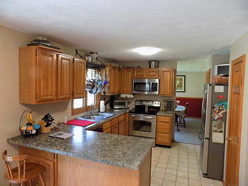 40 Laurel Road Exeter, RI 02822 - Photo 5 of 15 Kitchen.